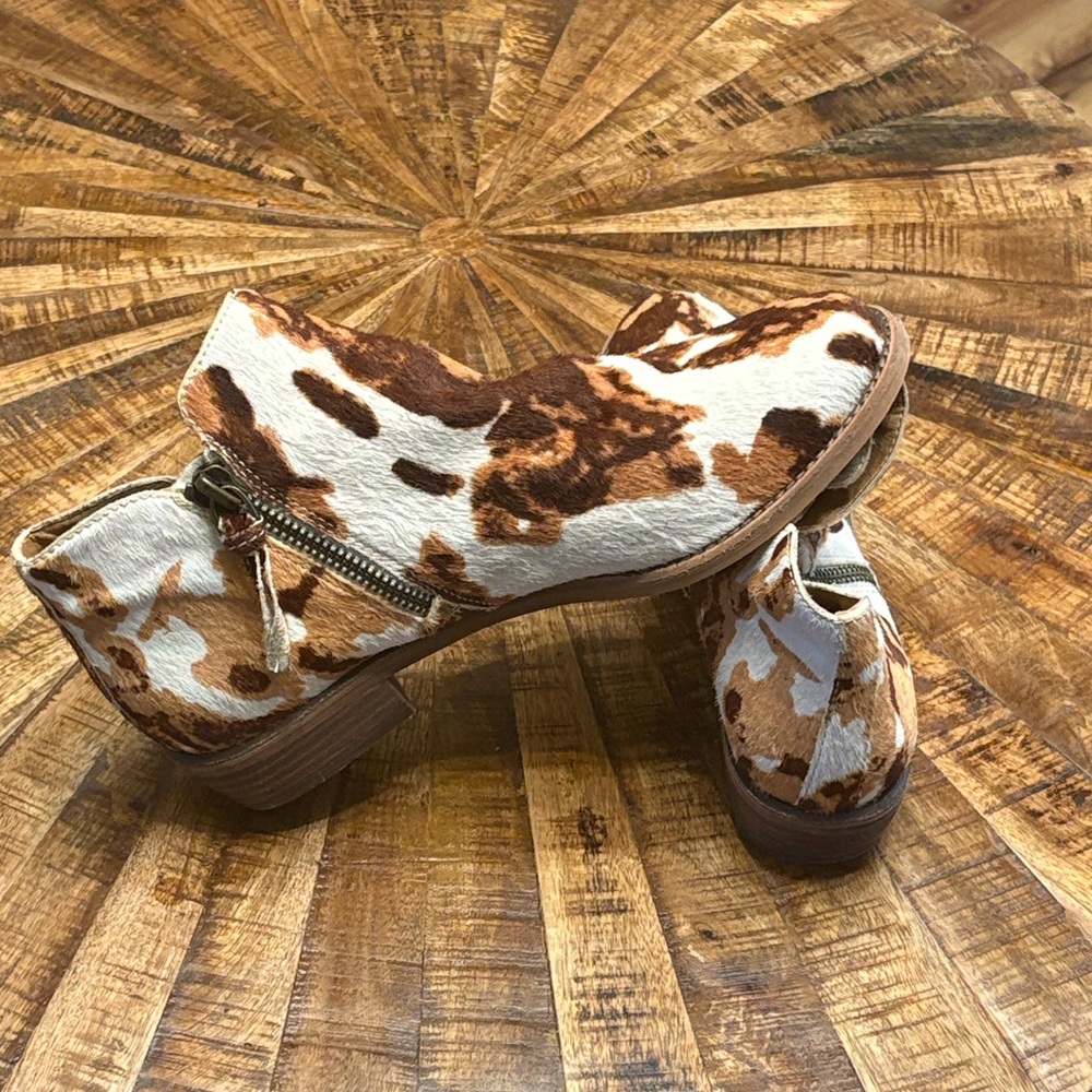 Gianni Bini Brown and White Ankle Booties